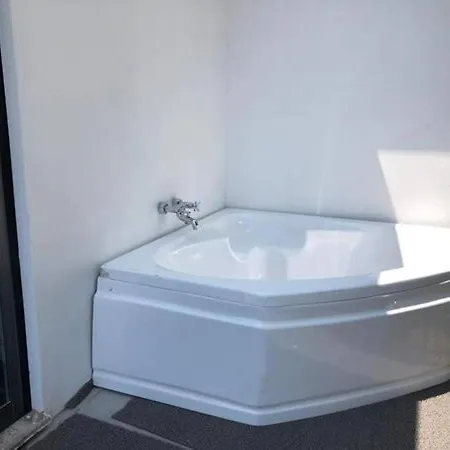 Nosa Best With Pool فيلة كالكان